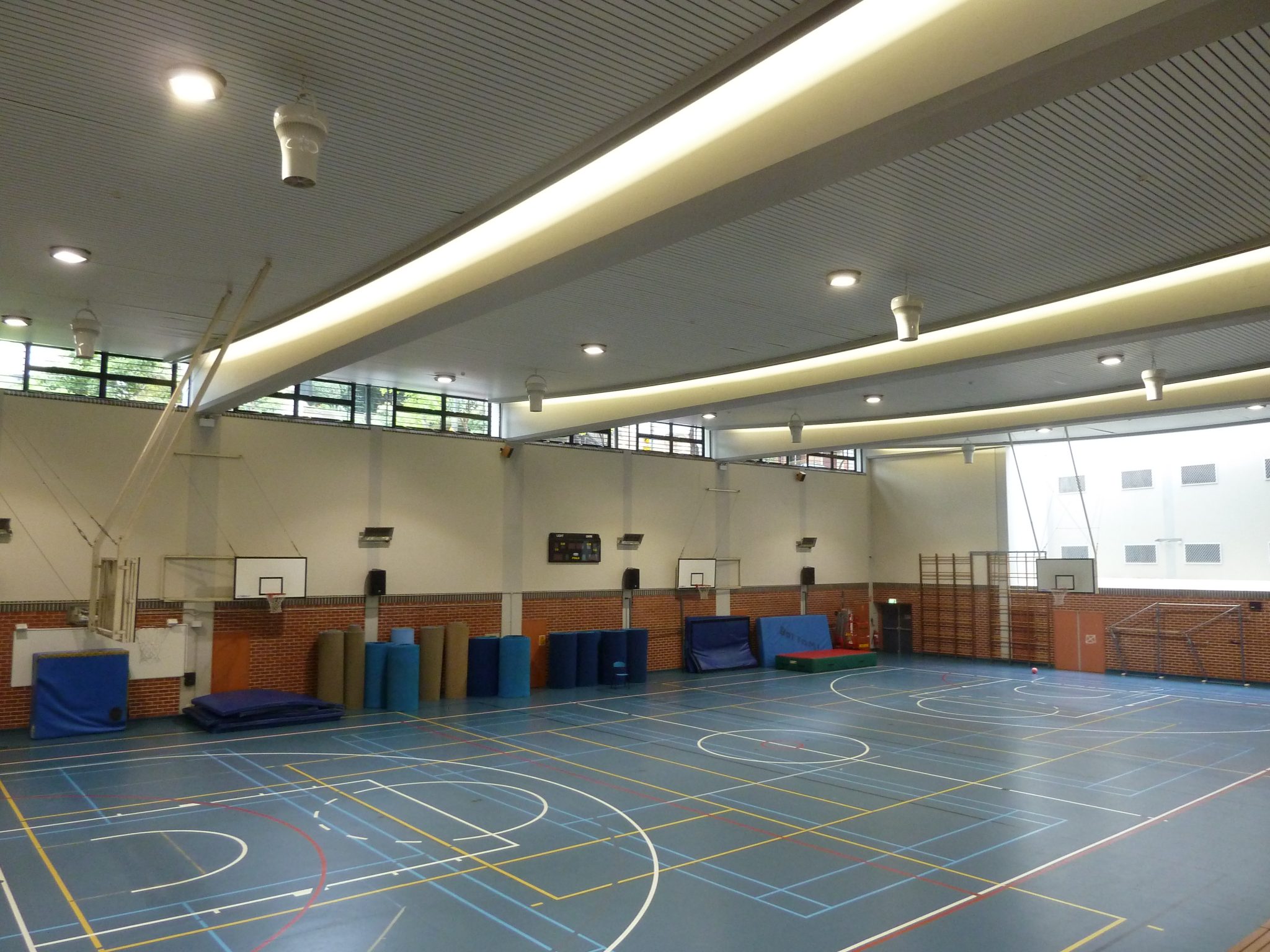 SCEGGS Sports Hall Keeps Warm with Airius